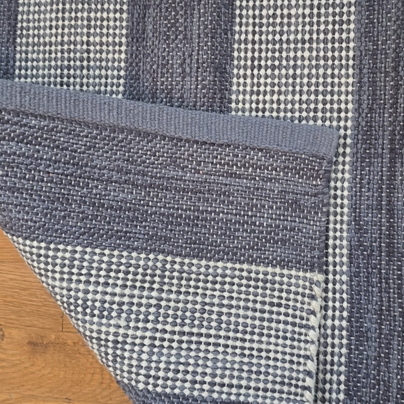 SULLIVAN COLLECTION HANDCRAFTED BLUE STRIPES ACCENT RUG SIZE 24" x 36" - Picture 5 of 13